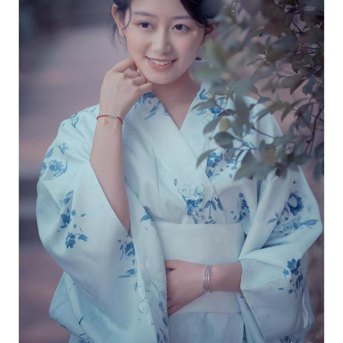 Hellblauer Kimono Traditionell – Photography Lighting For Clothing Bewertung und Preis