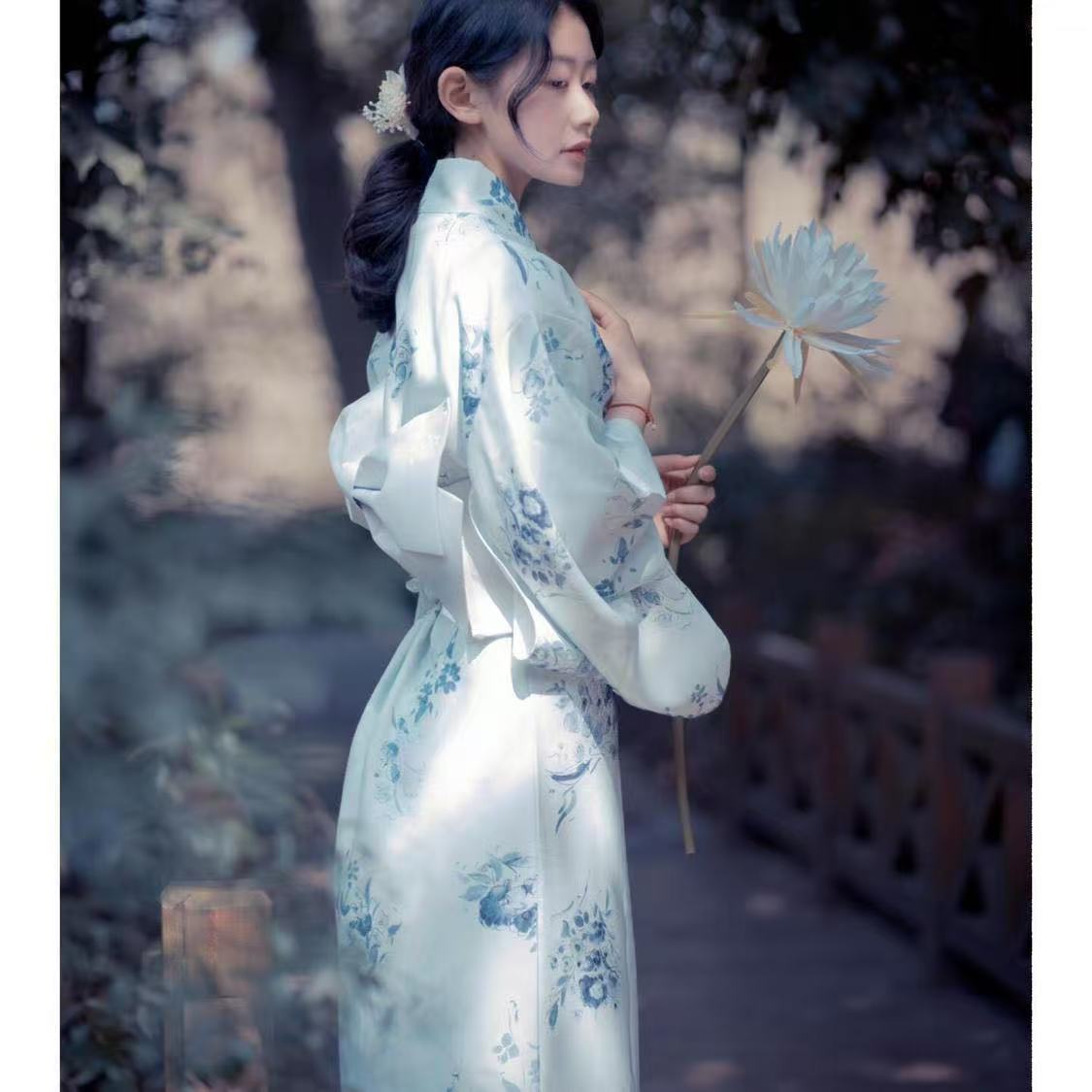 Hellblauer Kimono Traditionell – Photography Lighting For Clothing Bewertung und Preis