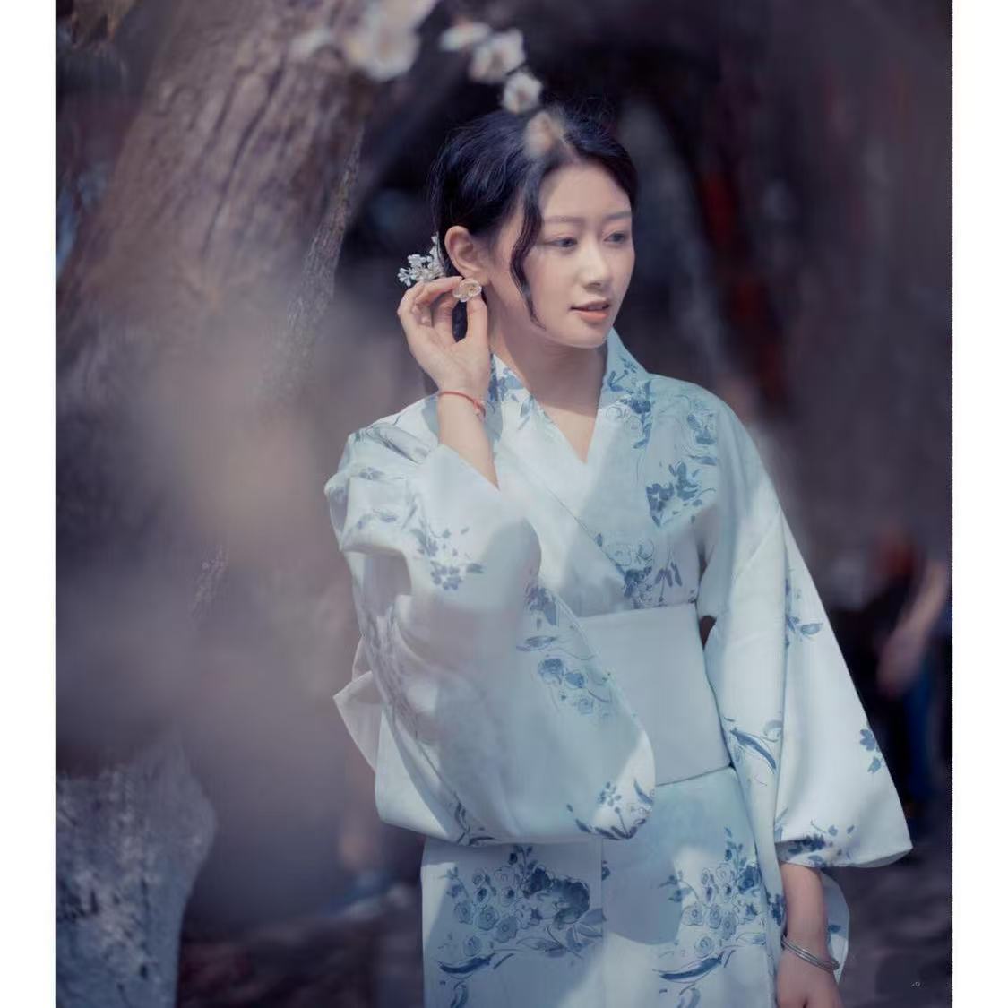Hellblauer Kimono Traditionell – Photography Lighting For Clothing Bewertung und Preis