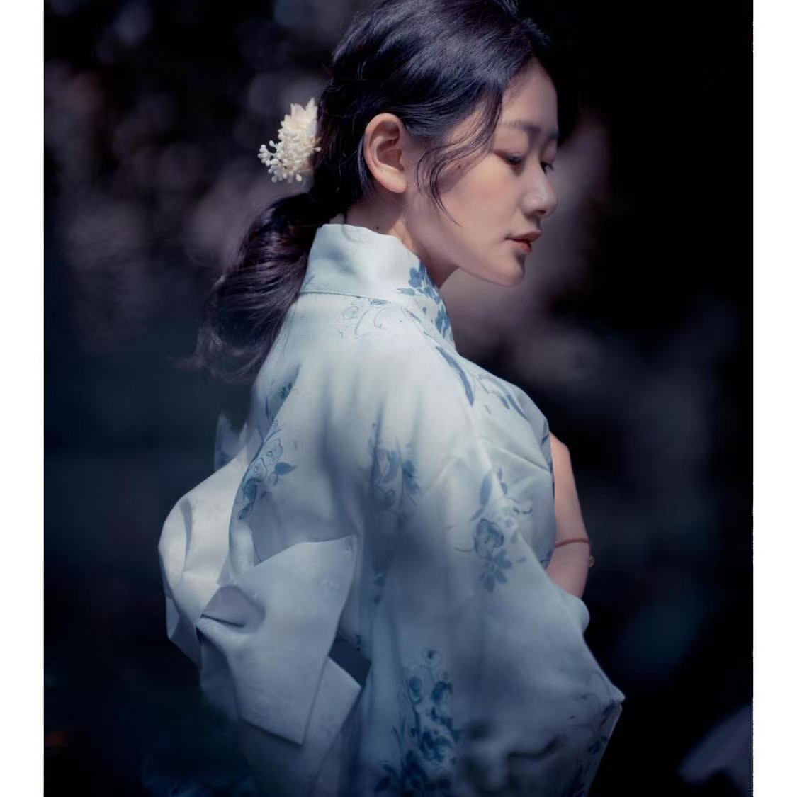 Hellblauer Kimono Traditionell – Photography Lighting For Clothing Bewertung und Preis